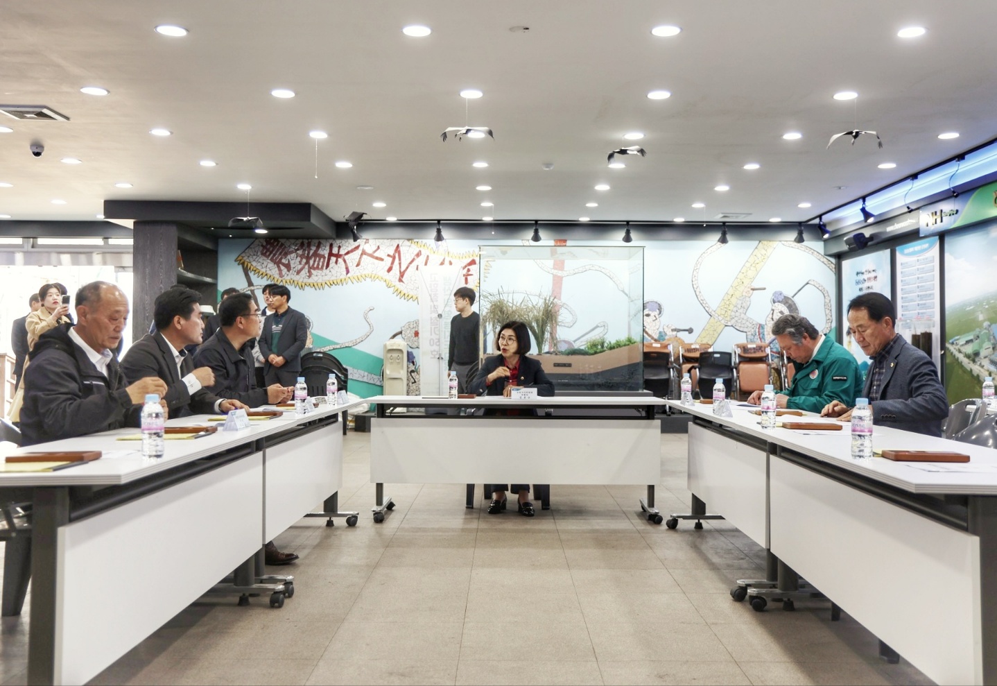 '제336회 농림수산위원회 현지시찰' 게시글의 사진(4) '2025-04-10 제336회 농림수산위원회 현지시찰 (4) 동송농협.jpg'