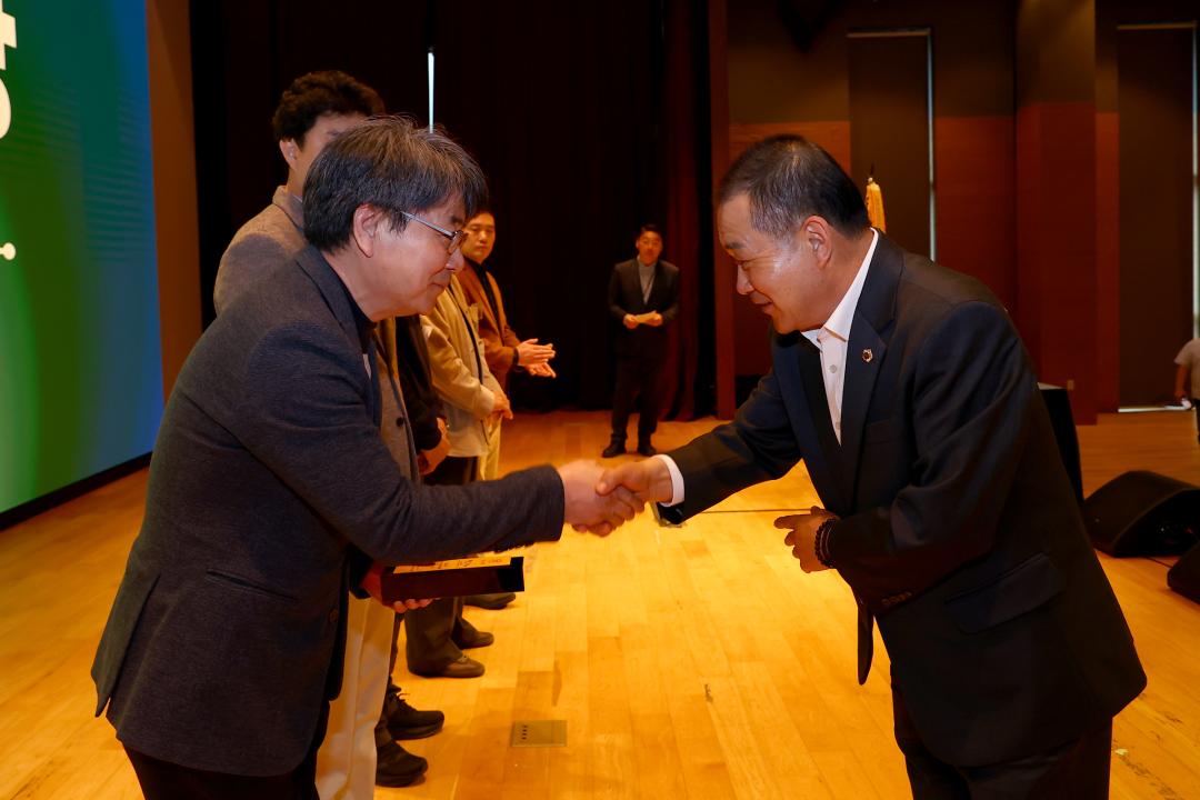 '제107회 전국동계체육대회 강원특별자치도 선수단 유공자 시상식' 게시글의 사진(5) '2026-03-31 제107회 전국동계체육대회 강원특별자치도 선수단 유공자 시상식 (5).jpg'