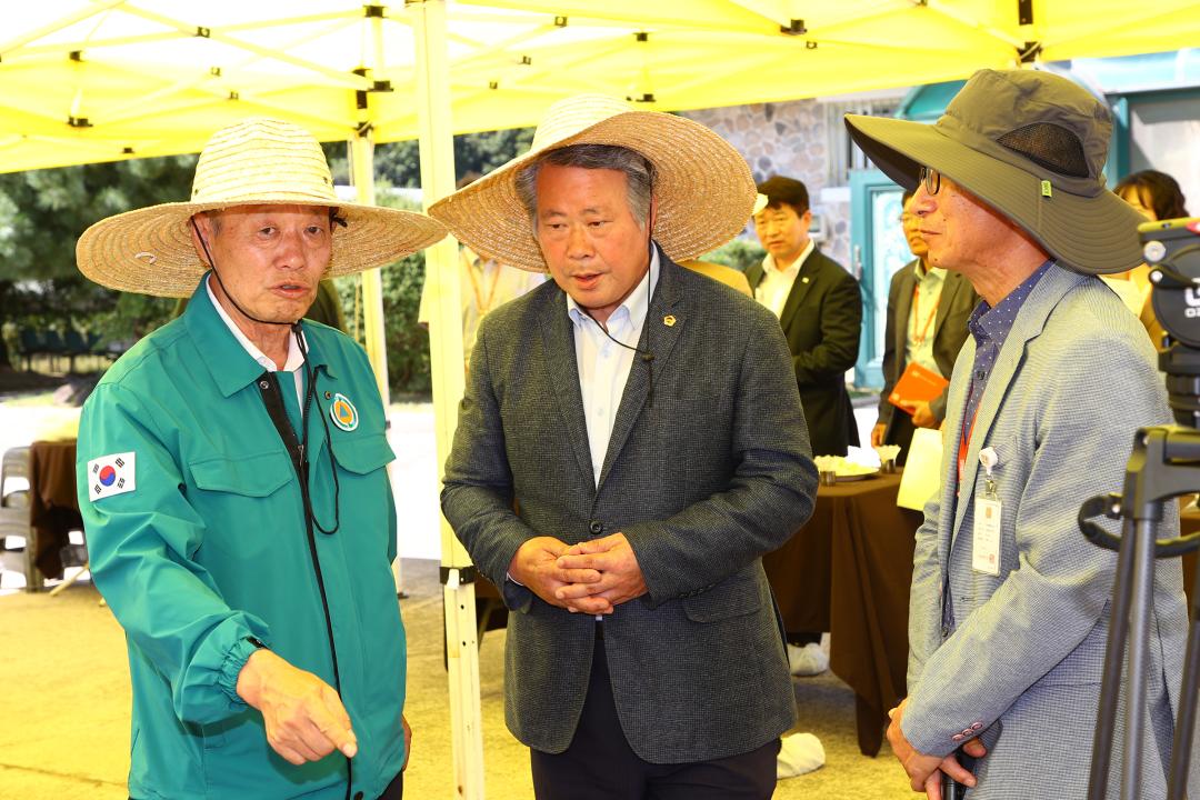 '제340회 농림수산위원회 현지시찰' 게시글의 사진(12) '2025-09-11 제340회 농림수산위원회 현지시찰(농업기술원,해피초원목장) (11).jpg'