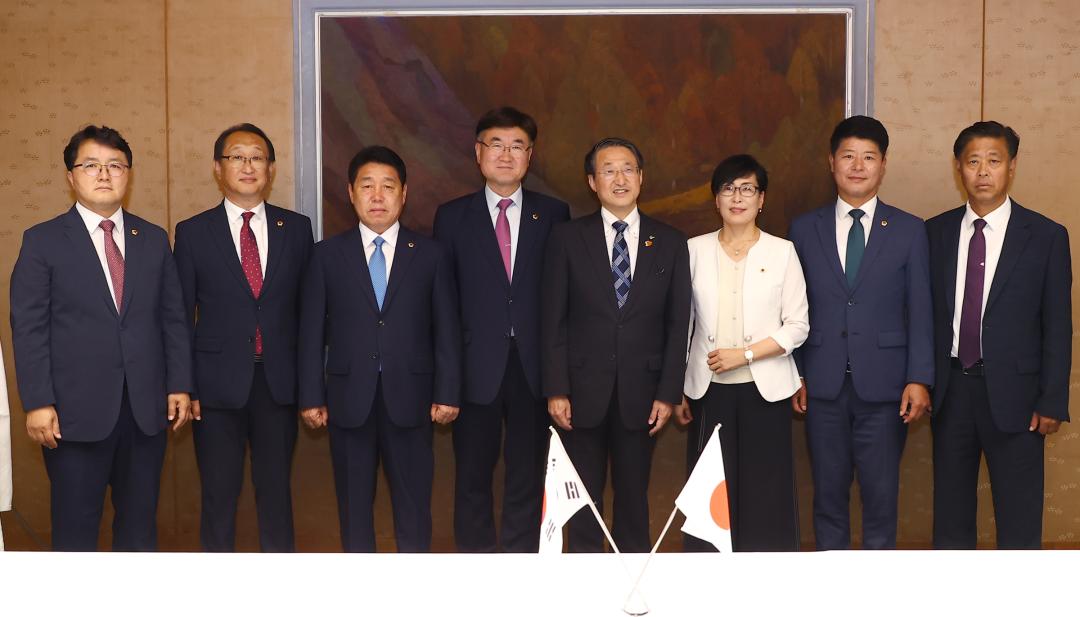 '강원특별자치도의회 한일국제교류협회 2025년 일본 돗토리현 방문' 게시글의 사진(107) '2025-07-29 강원특별자치도의회 한일국제교류협회 2025년 일본 돗토리현 방문 (125)_04_돗토리현 지사 예방.jpg'