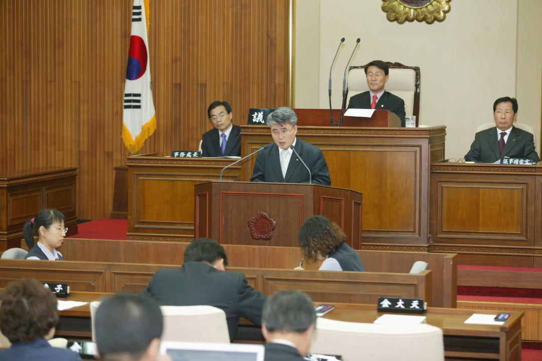 '제171회 정례회 1차' 게시글의 사진(5) '2006-11-20 제171회 정례회 1차 (5).jpg'