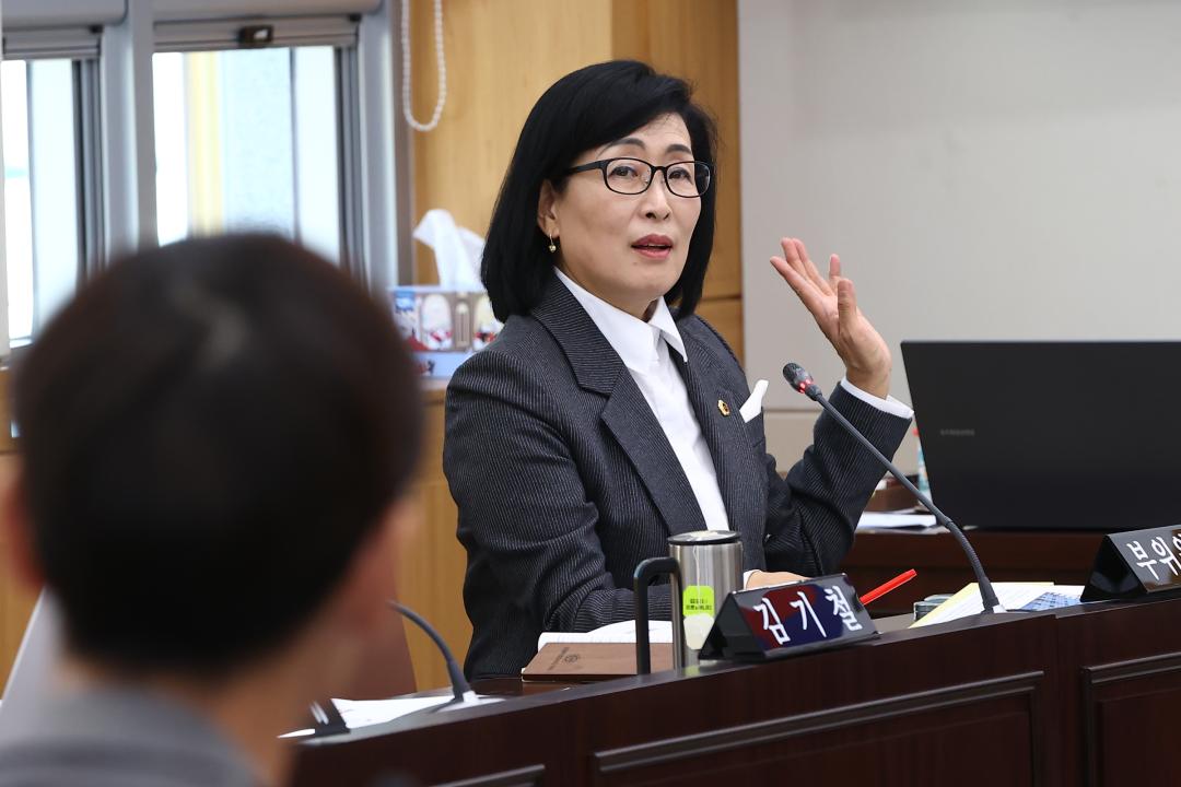 '2025년도 안전건설위원회 행정사무감사(건설교통국)' 게시글의 사진(61) '2025-11-07 2025년도 안전건설위원회 행정사무감사(건설교통국) (61).jpg'