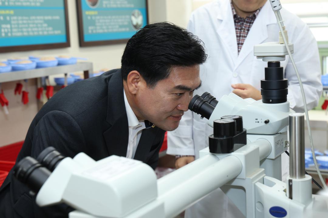 '제333회 농림수산위원회 현지시찰(산림과학연구원)' 게시글의 사진(24) '2024-11-14 제333회 농림수산위원회 현지시찰(산림과학연구원) (25).jpg'