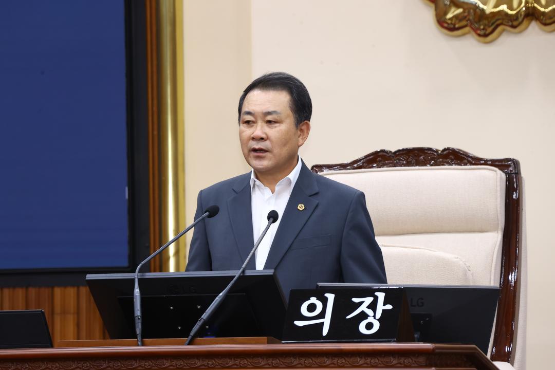 '제339회 제2차 본회의' 게시글의 사진(14) '2025-07-17 제339회 제2차 본회의 (14) 회의진행 김시성의장.jpg'