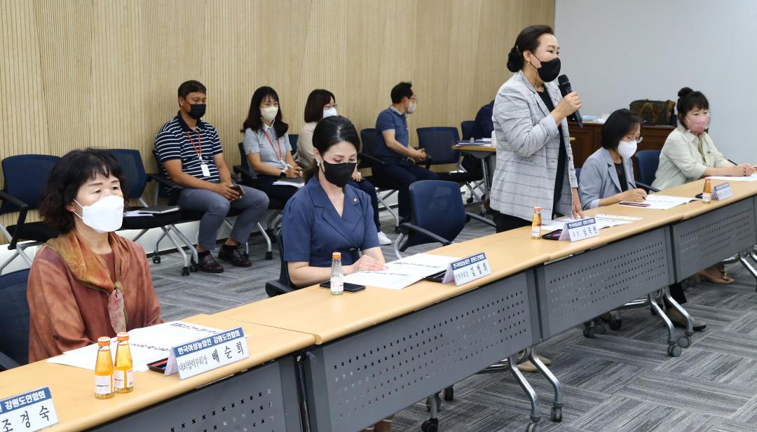 '농수수산위원회 농업인 단체와의 농정간담회(한국여성농업인 강원도연합회)' 게시글의 사진(13) '2022-08-18 농수수산위원회 농업인 단체와의 농정간담회(한국여성농업인 강원도연합회) (13).jpg'