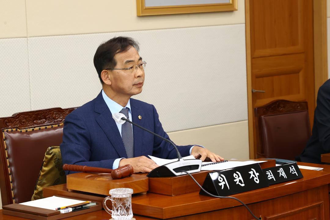 '제337회 제3차 강원특별자치도경제진흥원장 인사청문특별위원회' 게시글의 사진(9) '2025-05-12 제337회 제3차 강원특별자치도경제진흥원 인사청문특별위원회 (9).jpg'