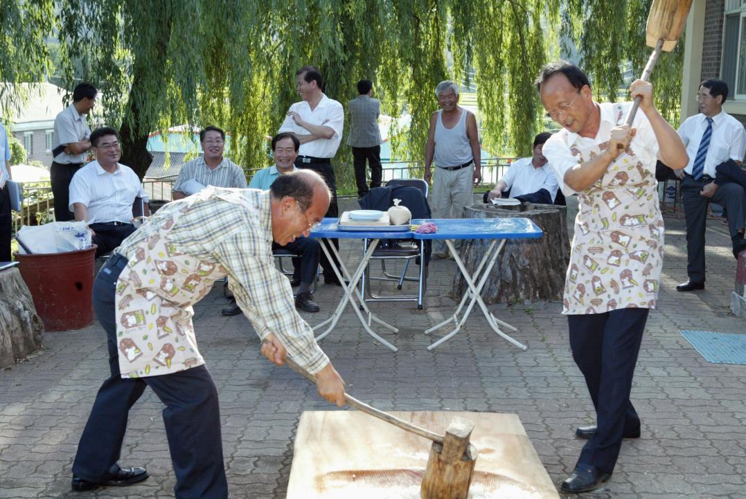 '사방댐 시설 및 친환경 농업경영 현지시찰' 게시글의 사진(32) '2006-09-07 사방댐 시설 및 친환경 농업경영 현지시찰 (32).JPG'
