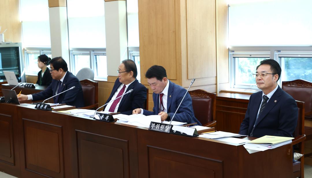 '제341회 제2차 경제산업위원회' 게시글의 사진(25) '2025-10-15 제341회 제2차 경제산업위원회 (26).jpg'