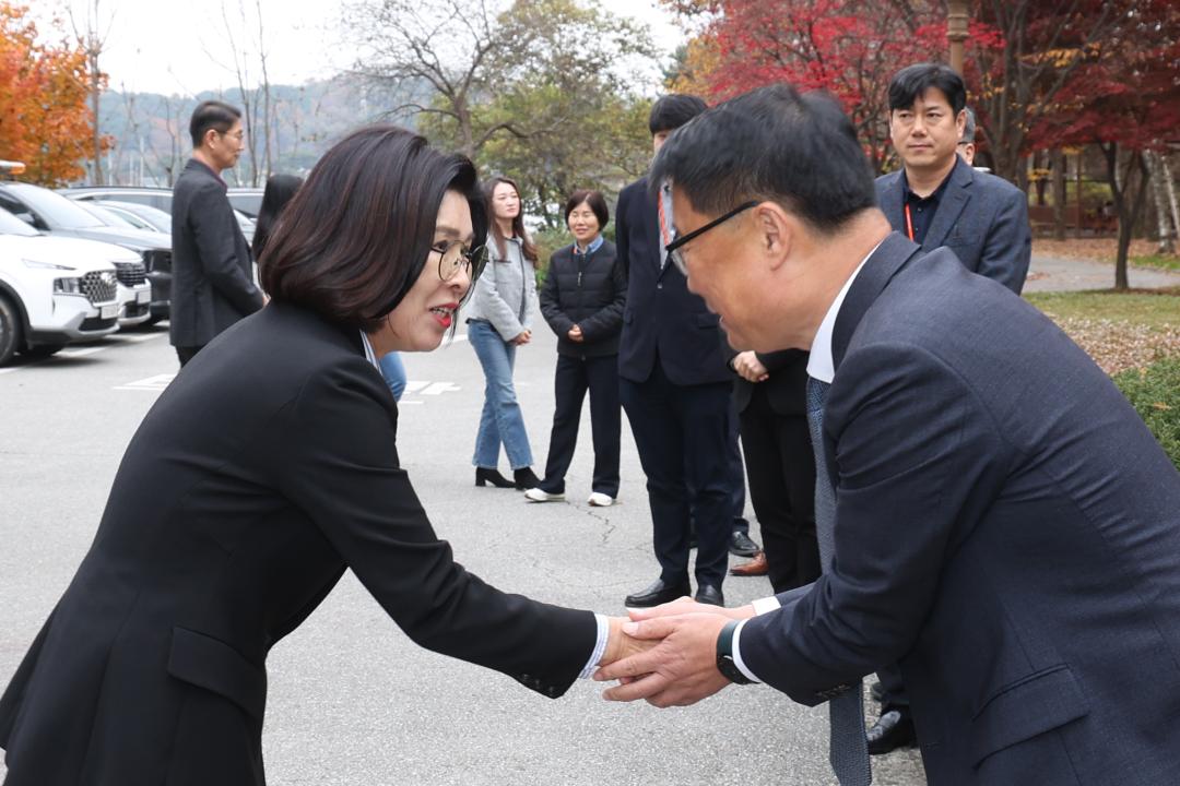 '제333회 농림수산위원회 현지시찰(산림과학연구원)' 게시글의 사진(1) '2024-11-14 제333회 농림수산위원회 현지시찰(산림과학연구원) (1).jpg'