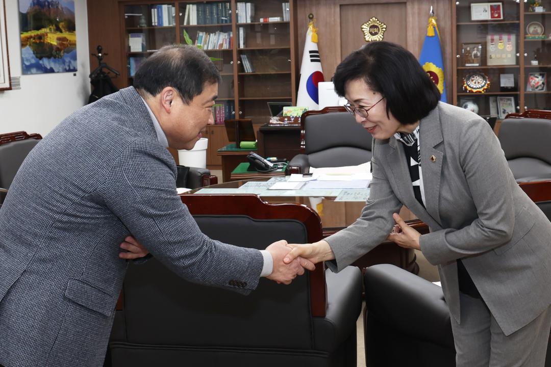 '강원 소방노조 간담 및 감사패 전달식' 게시글의 사진(4) '2025-04-14 강원 소방노조 간담 및 감사패 전달식 (3).jpg'