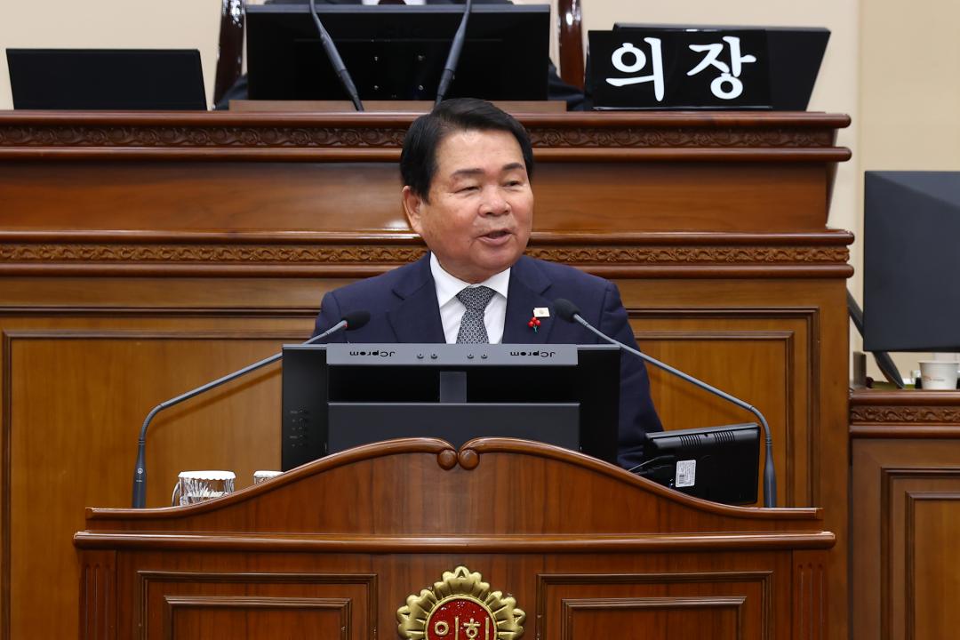 '제344회 제3차 본회의' 게시글의 사진(38) '2026-04-03 제344회 제3차 본회의 (39) 추가경정예산안통과에따른 감사인사 신경호교육감.jpg'