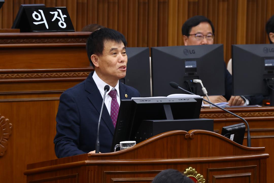 '제344회 제2차 본회의(2026년도 제1회 도정 및 교육행정에 관한 질문)' 게시글의 사진(20) '2026-04-02 제344회 제2차본회의(2026년도 제1회 도정 및 교육행정에 관한 질문) (20) 이영욱 의원.jpg'