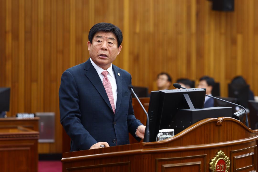'제344회 제2차 본회의(2026년도 제1회 도정 및 교육행정에 관한 질문)' 게시글의 사진(103) '2026-04-02 제344회 제2차본회의(2026년도 제1회 도정 및 교육행정에 관한 질문) (107) 김기철 의원.jpg'