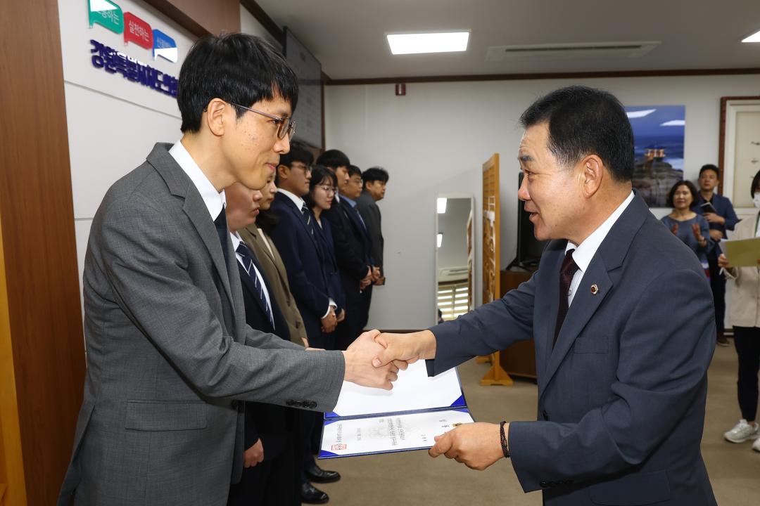 '강원특별자치도의회 신규 임용장 수여식' 게시글의 사진(5) '2025-09-29 임용장 수여식 (5).jpg'