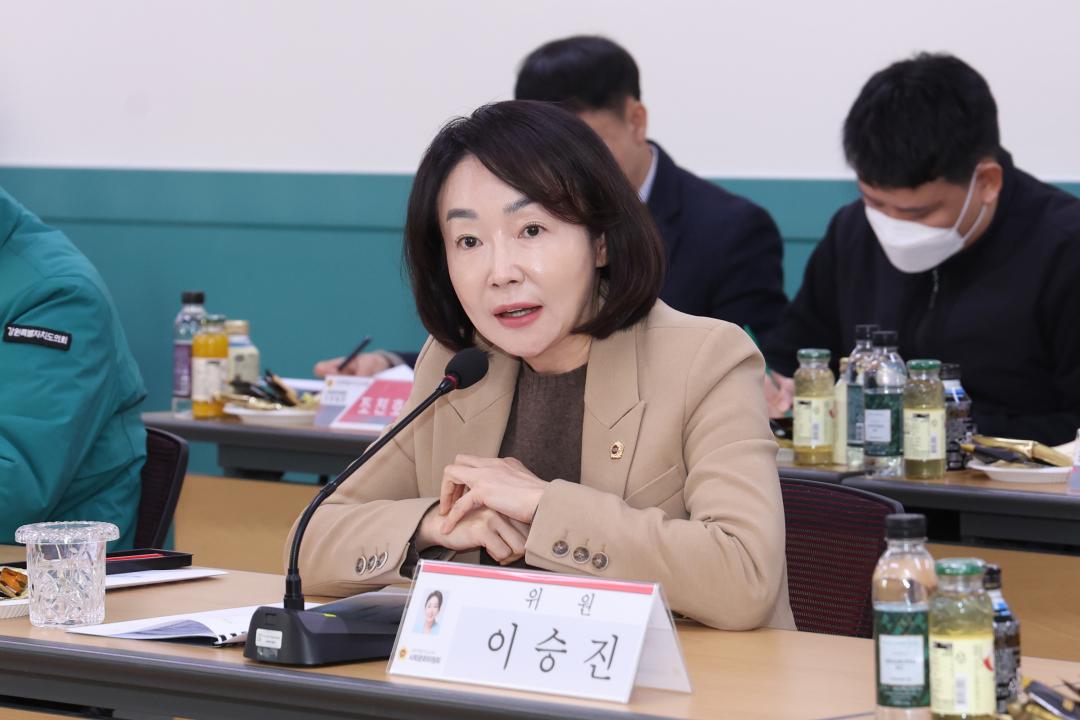 '제335회 사회문화위원회 현지시찰' 게시글의 사진(15) '2025-03-07제335회 사회문화위원회 현지시찰(여성가족연구원) (14).jpg'