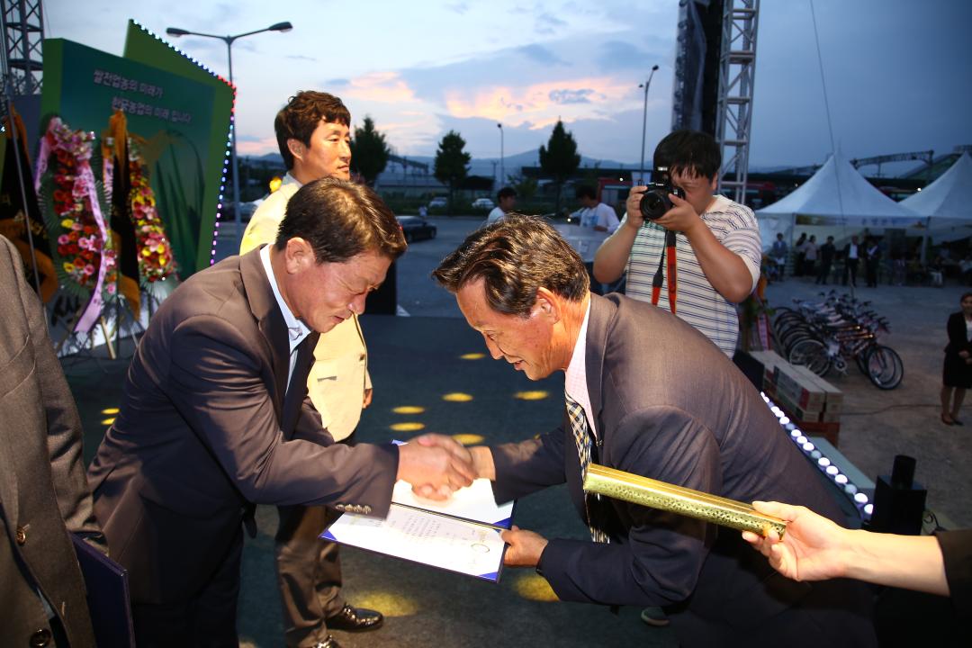 '제5회 한국쌀전업농 강원도연합회 회원대회' 게시글의 사진(7) '2015-08-13 제5회 한국쌀전업농 강원도연합회 회원대회 (7).jpg'