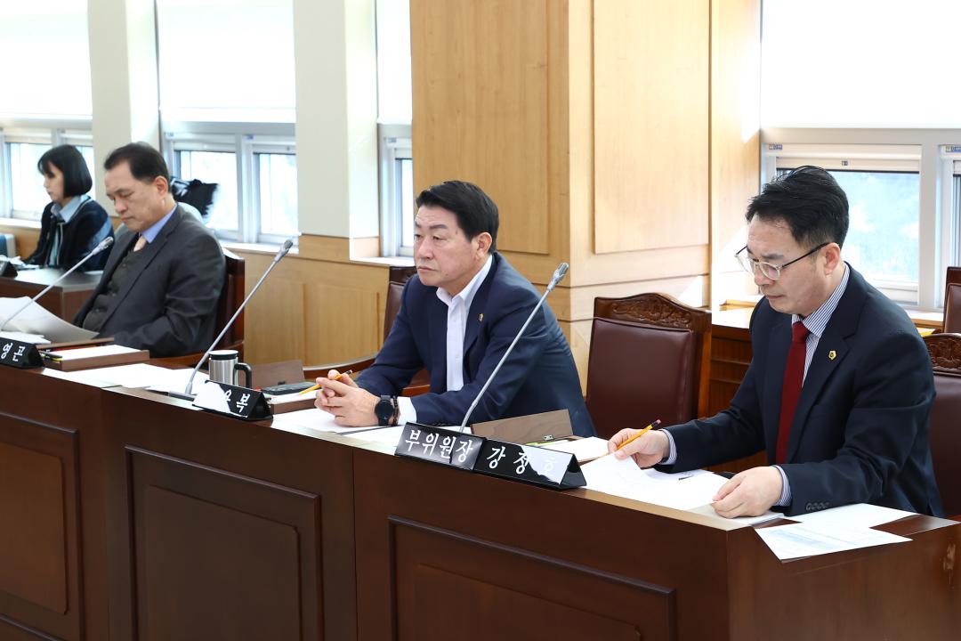 '제335회 제1차 경제산업위원회' 게시글의 사진(6) '2025-03-06 제335회 제1차 경제산업위원회 (6).jpg'