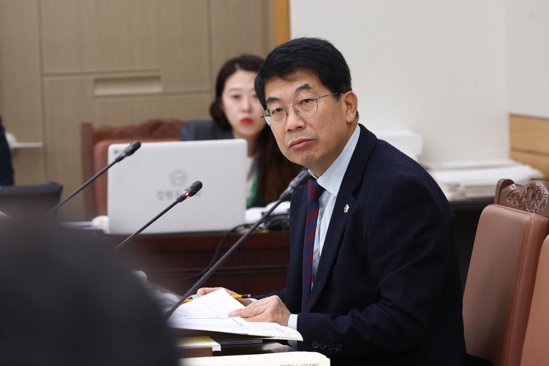 '2025년도 안전건설위원회 행정사무감사(건설교통국)' 게시글의 사진(17) '2025-11-07 2025년도 안전건설위원회 행정사무감사(건설교통국) (17).jpg'