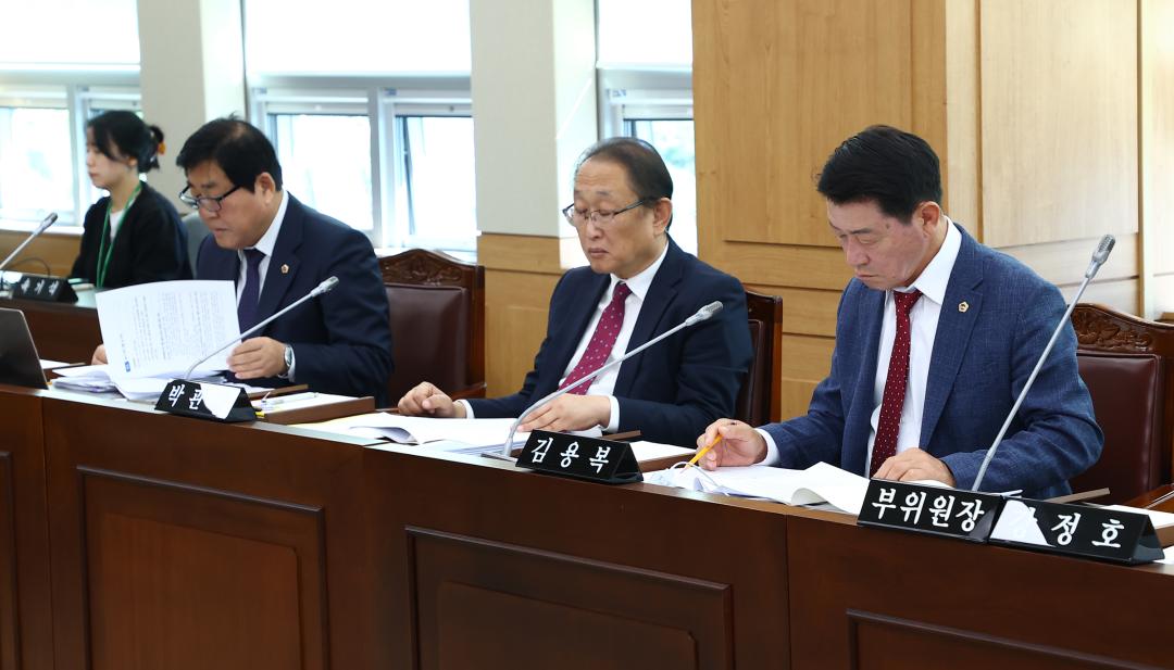 '제341회 제2차 경제산업위원회' 게시글의 사진(16) '2025-10-15 제341회 제2차 경제산업위원회 (17).jpg'