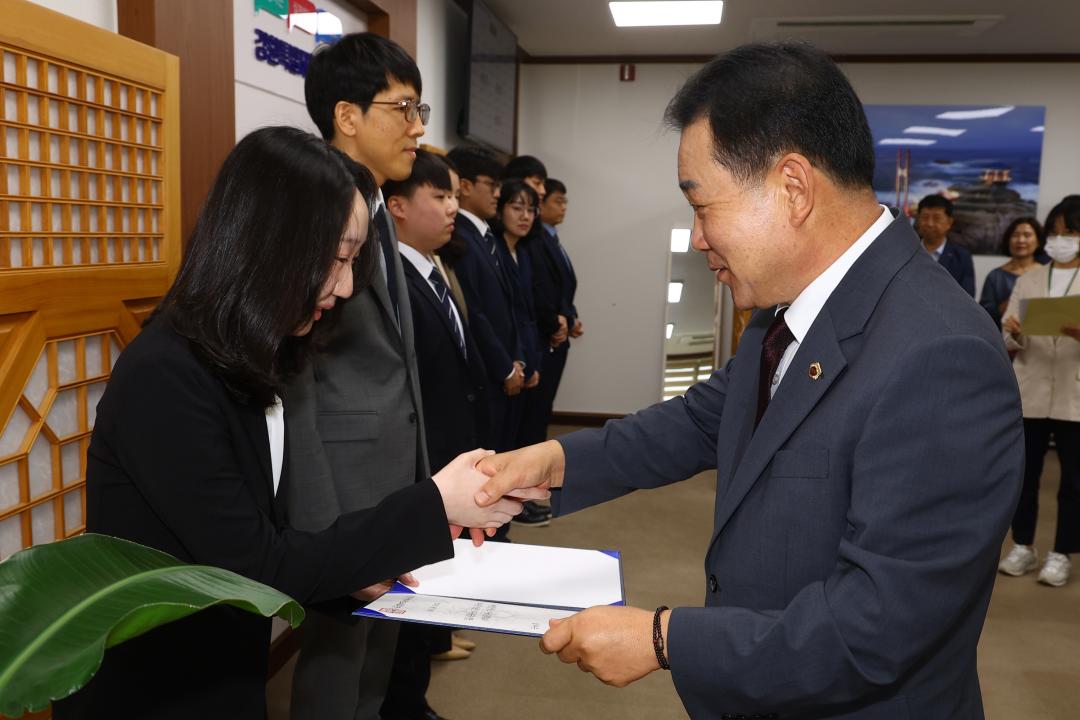 '강원특별자치도의회 신규 임용장 수여식' 게시글의 사진(3) '2025-09-29 임용장 수여식 (3).jpg'