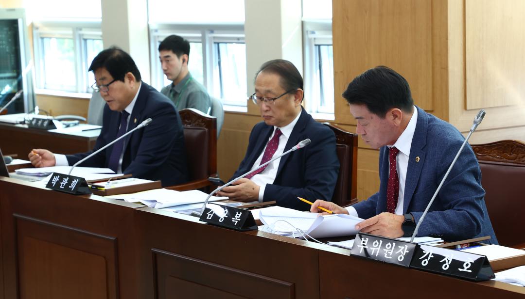 '제341회 제2차 경제산업위원회' 게시글의 사진(9) '2025-10-15 제341회 제2차 경제산업위원회 (10).jpg'