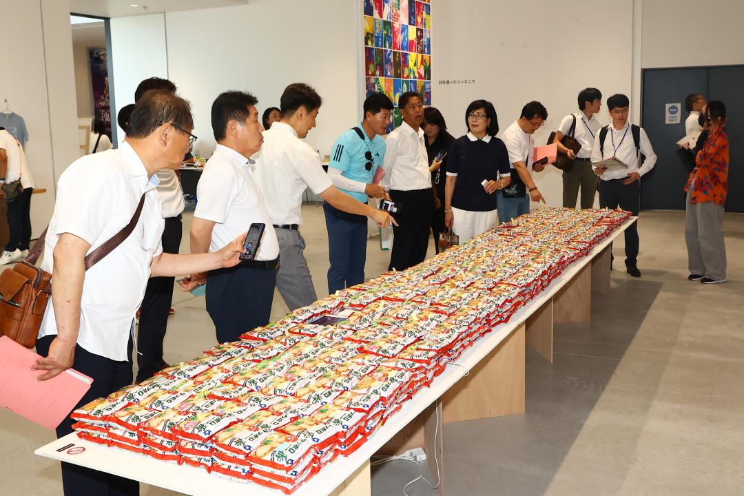 '강원특별자치도의회 한일국제교류협회 2025년 일본 돗토리현 방문' 게시글의 사진(29) '2025-07-29 강원특별자치도의회 한일국제교류협회 2025년 일본 돗토리현 방문 (42)_02_돗토리 현립미술관 시찰.jpg'