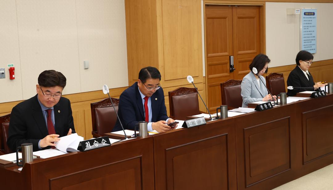 '제336회 제1차 의회운영위원회' 게시글의 사진(7) '2025-04-08 제336회 제1차 의회운영위원회 (7).jpg'