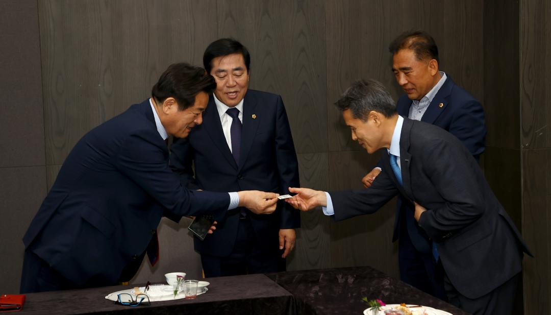 '대한민국 시도의회운영위원장협의회 제10대 후반기 제8차 정기회' 게시글의 사진(29) '2024-05-16 대한민국 시도의회운영위원장협의회 제10대 후반기 제8차 정기회 (29).jpg'