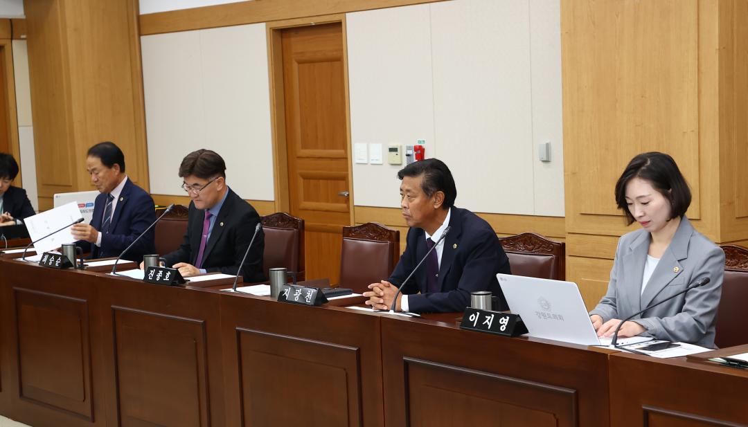 '제341회 강원특별자치도 물 관리 특별위원회' 게시글의 사진(8) '2025-10-22 제341회 강원특별자치도 물 관리 특별위원회 (8).jpg'