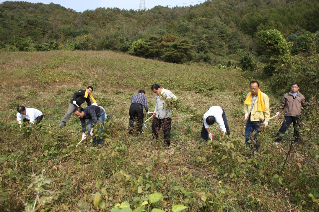 '농림수산위원회 농촌일손돕기 봉사활동' 게시글의 사진(3) '2010-10-19 농림수산위원회 농촌일손돕기 봉사활동 (3).jpg'