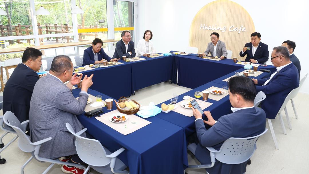 '대한민국시도의회운영위원장협의회 제11대 전반기 제9차 정기회' 게시글의 사진(25) '2025-08-21 대한민국시도의회운영위원장협의회 제11대 전반기 제9차 정기회 (25).jpg'