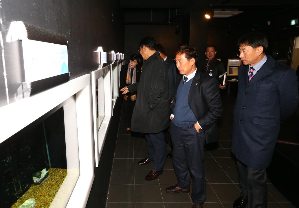 '제286회 농림수산위원회 현지시찰(내수면자원센터)' 게시글의 사진(13) '2019-11-15 제286회 농림수산위원회 현지시찰(내수면자원센터) (13).jpg'