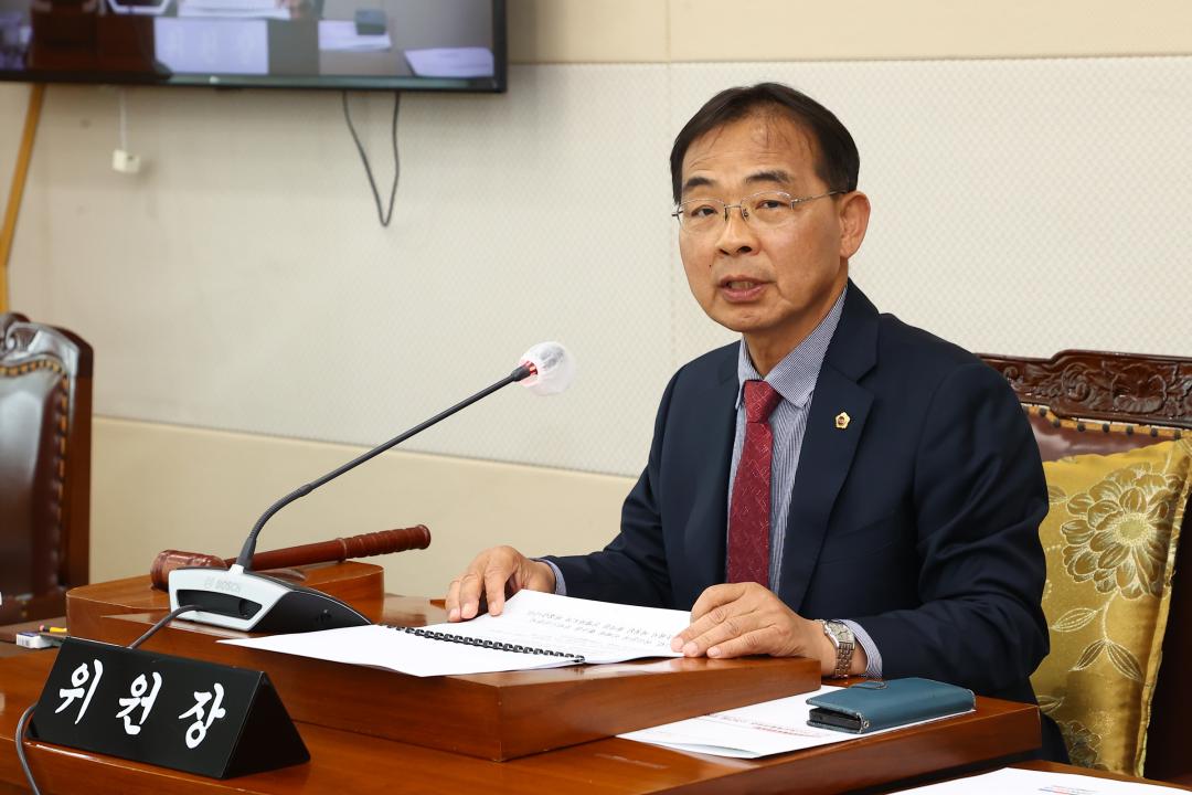 '제336회 제1차 강원특별자치도경제진흥원장 인사청문특별위원회' 게시글의 사진(16) '2025-04-15 제336회 제1차 강원특별자치도경제진흥원장 인사청문특별위원회 (15).jpg'