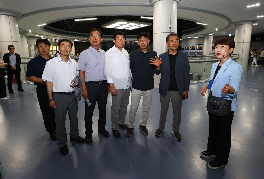 '폐광지역개발지원 특별위원회 현지시찰' 게시글의 사진(3) '2025-08-18 폐광지역개발지원 특별위원회 현지시찰(문경석탄박물관) (2).jpg'