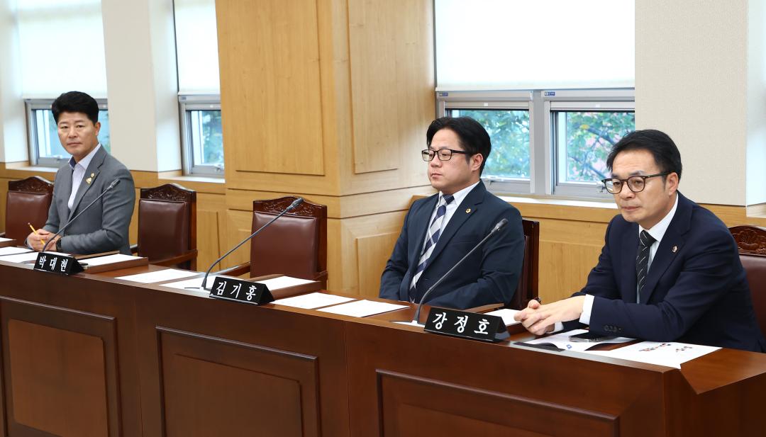 '제341회 전임 최문순 도정의 알펜시아 리조트 졸속 매각 및 레고랜드 부당 지원 의혹에 관한 진상조사 특별위원회' 게시글의 사진(15) '2025-10-22 제341회 전임 최문순 도정의 알펜시아 리조트 졸속 매각 및 레고랜드 부당 지원 의혹에 관한 진상조사 특별위원회 (15).jpg'