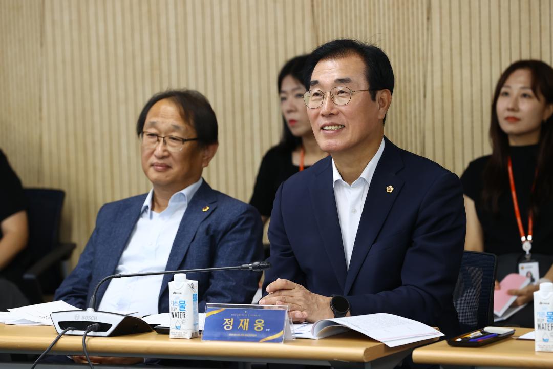 '2025 강원특별자치도 청소년 정책전달식 및 강원특별자치도의회 견학' 게시글의 사진(8) '2025-08-29 2025 강원특별자치도 청소년 정책전달식 및 강원특별자치도의회 견학 (9).jpg'
