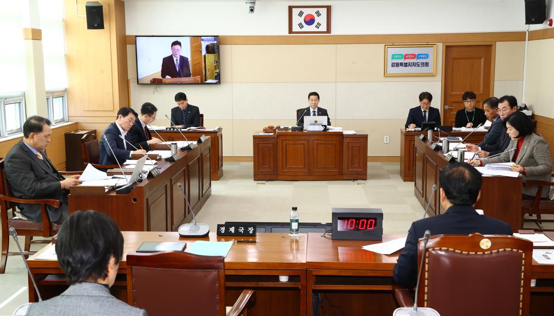 '제335회 제1차 경제산업위원회' 게시글의 사진(14) '2025-03-06 제335회 제1차 경제산업위원회 (14).jpg'