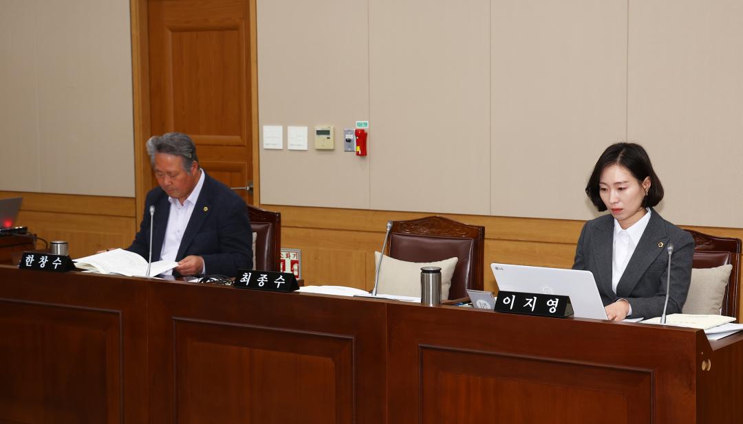 '제342회 제1차 농림수산위원회(2025년도 행정사무감사(보건환경연구원))' 게시글의 사진(9) '2025-11-05 제342회 제1차 농림수산위원회(2025년도 행정사무감사(보건환경연구원)) (9).jpg'