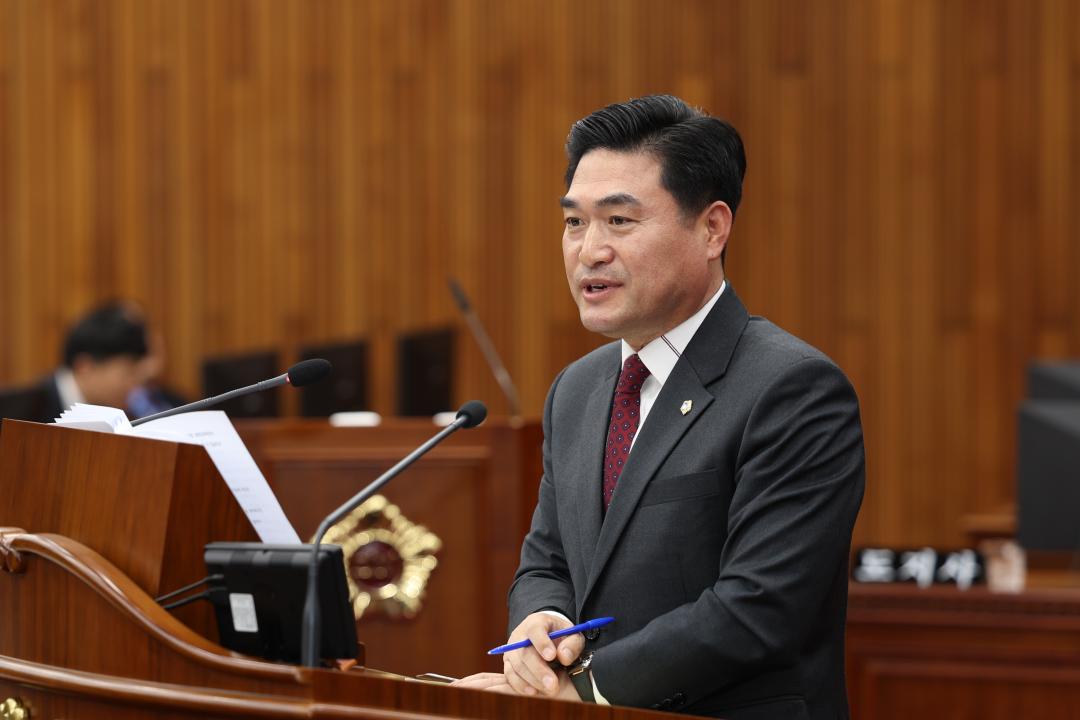 '제335회 제4차 본회의(제1차 도정 및 교육행정에 관한 질문)' 게시글의 사진(64) '2025-03-13 제335회 제4차 본회의(제1차 도정 및 교육행정에 관한 질문) (64) 김정수의원.jpg'
