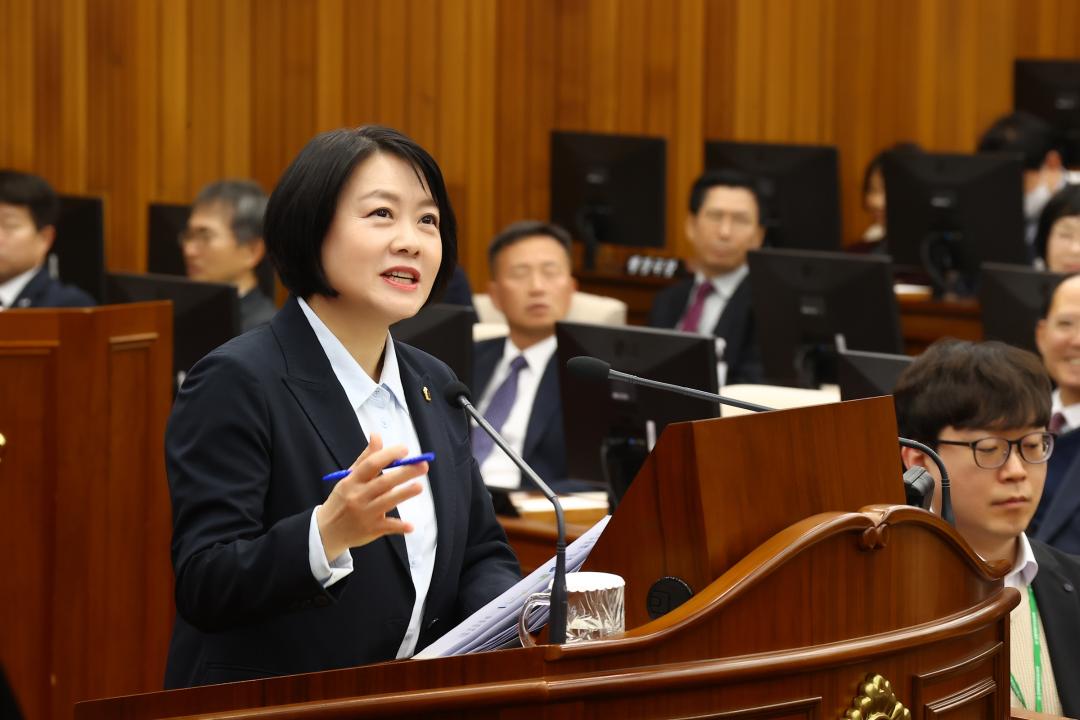 '제335회 제2차 본회의(제1차 도정 및 교육행정에 관한 질문)' 게시글의 사진(84) '2025-03-11 제335회 제2차 본회의(제1차 도정 및 교육행정에 관한 질문) (84) 박윤미 의원.jpg'