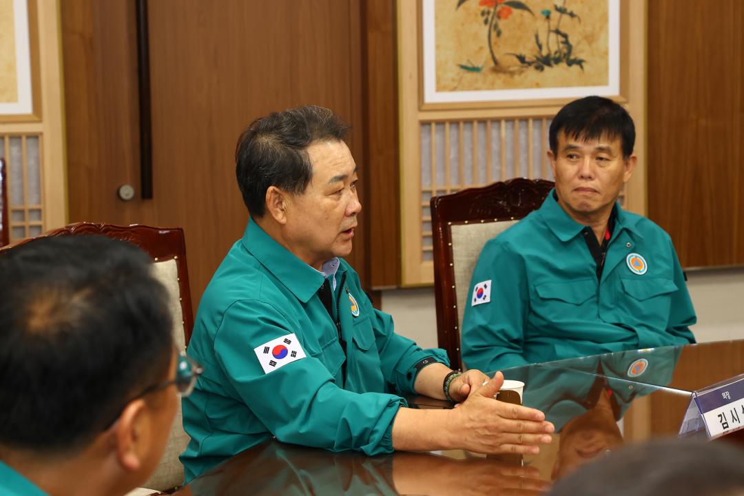 '강원특별자치도의회 강릉시 가뭄위기 극복 생수 전달식' 게시글의 사진(17) '2025-08-28 강원특별자치도의회 강릉시 가뭄위기 극복 생수 전달식 (17).jpg'