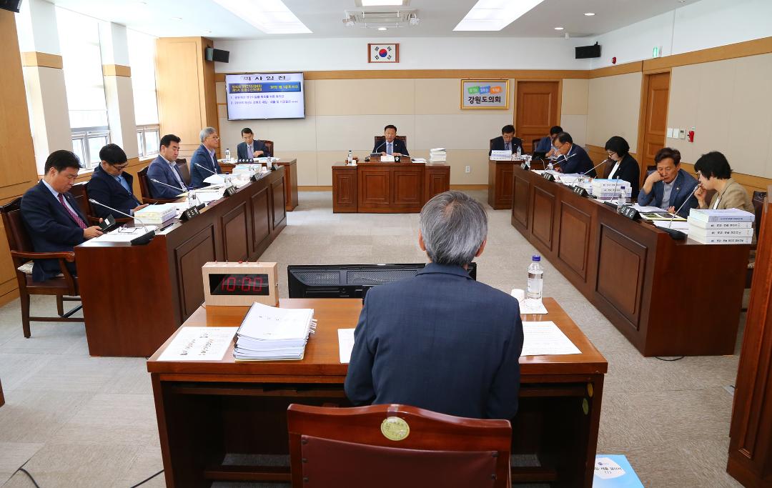 '제282회 제5차 농림수산위원회' 게시글의 사진(1) '2019-06-13 제282회 제5차 농림수산위원회 (1).jpg'
