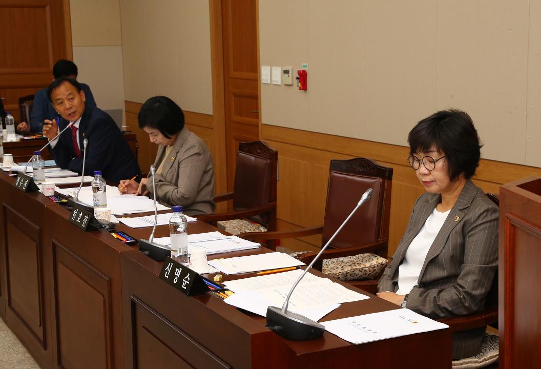 '제285회 제2차 농림수산위원회' 게시글의 사진(13) '2019-10-16 제285회 제2차 농림수산위원회 (13).jpg'