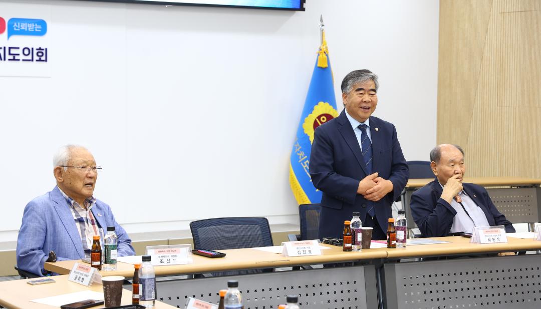 '춘천지역 현안 논의를 위한 도의회-춘천시의회 의정회 간담회' 게시글의 사진(3) '2025-06-27 춘천지역 현안 논의를 위한 도의회-춘천시의회 의정회 간담회 (3).jpg'