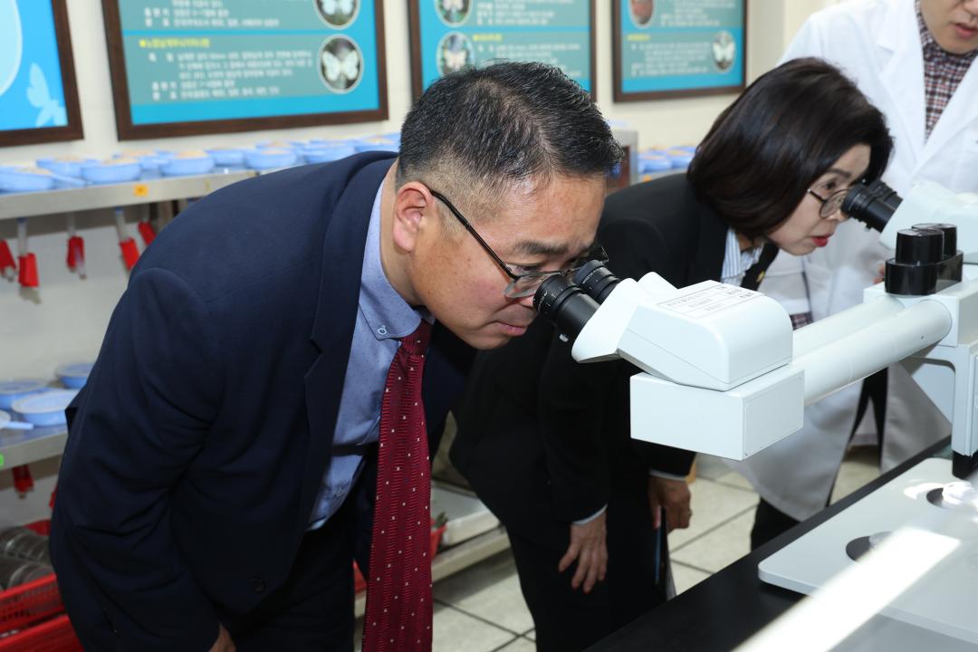 '제333회 농림수산위원회 현지시찰(산림과학연구원)' 게시글의 사진(23) '2024-11-14 제333회 농림수산위원회 현지시찰(산림과학연구원) (24).jpg'