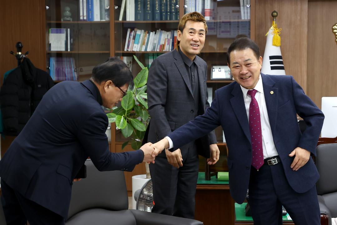 '2026 강원 FC연간 시즌권 구매기부 릴레이' 게시글의 사진(1) '2026-01-14 2026 강원 FC연간 시즌권 구매기부 릴레이 (1).jpg'