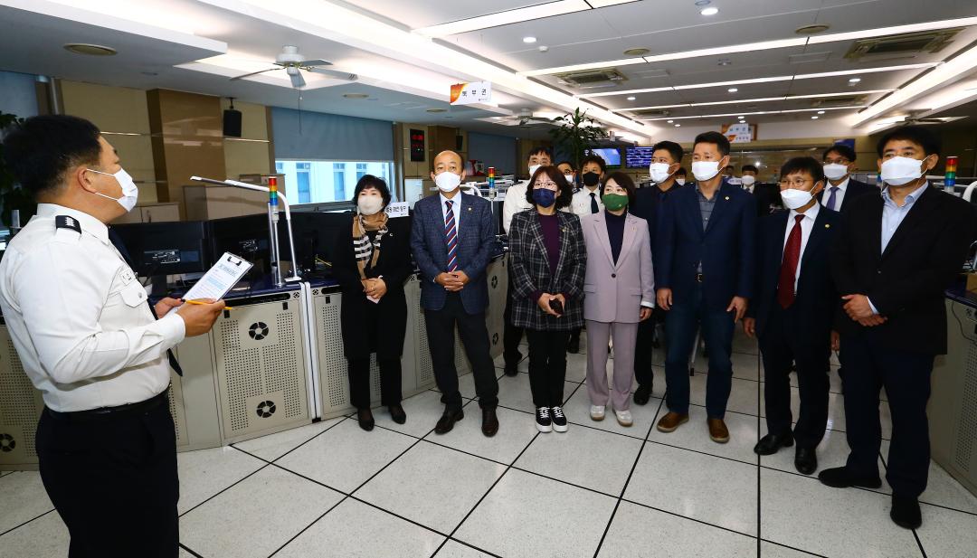 '기획행정위원회 강원도소방본부 119종합상황실 격려 방문' 게시글의 사진(10) '2021-11-05 기획행정위원회 강원도소방본부 119종합상황실 격려 방문 (10).jpg'