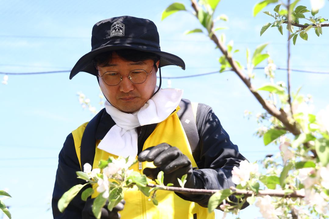 '강원특별자치도의회 2026년 농촌일손돕기 봉사활동' 게시글의 사진(25) '2026-04-29 강원특별자치도의회 농촌봉사활동 (23).jpg'