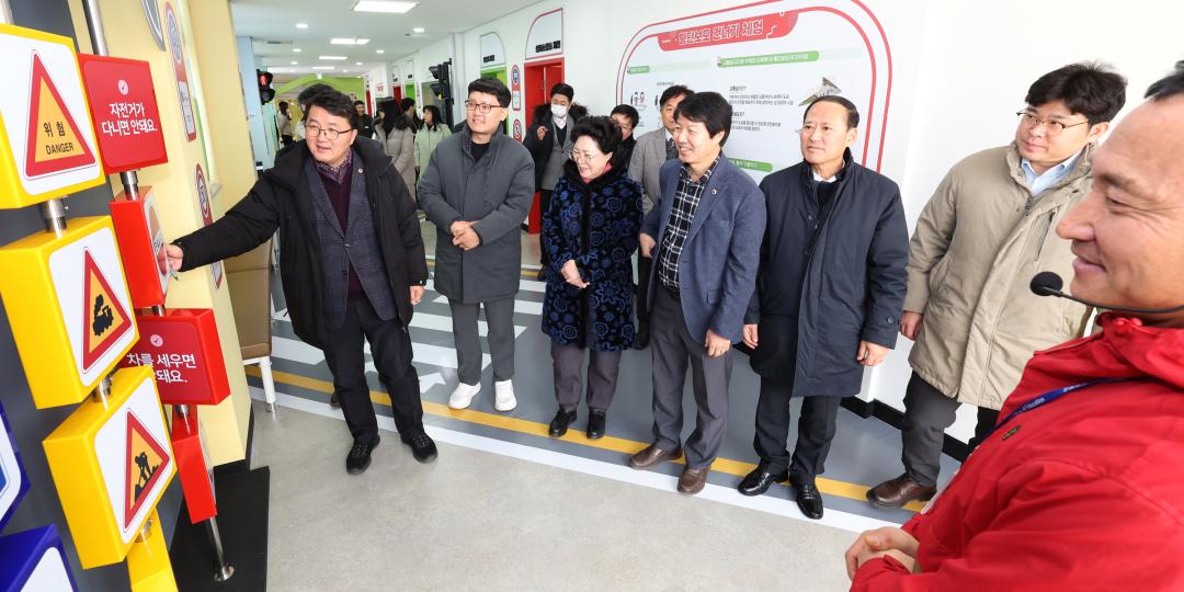 '제334회 교육위원회 현지시찰' 게시글의 사진(26) '2025-02-06 제334회 교육위원회 현지시찰(강원특별자치도교육청 학생교육원) (26).jpg'