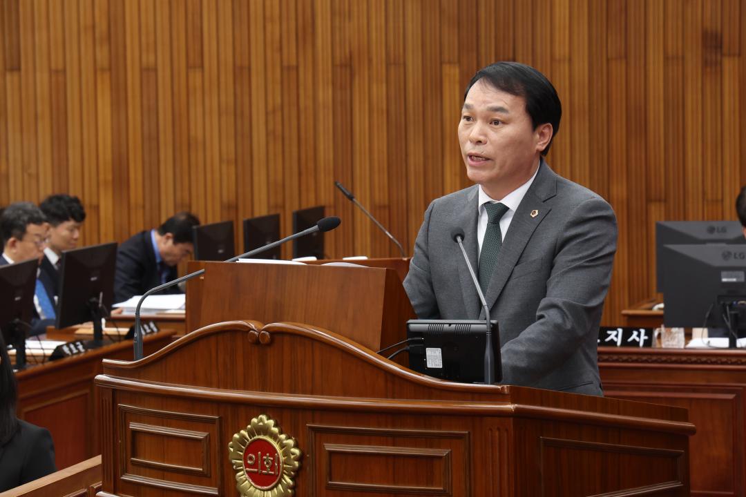 '제335회 제2차 본회의(제1차 도정 및 교육행정에 관한 질문)' 게시글의 사진(56) '2025-03-11 제335회 제2차 본회의(제1차 도정 및 교육행정에 관한 질문) (56) 박기영 의원.jpg'